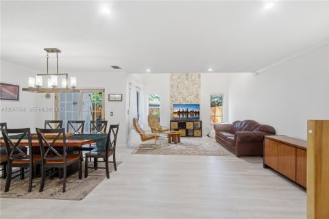 Condo in Hollywood, Florida, 3 bedrooms  № 2247897 - photo 16