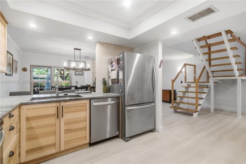 Condo in Hollywood, Florida, 3 bedrooms  № 2247897 - photo 3