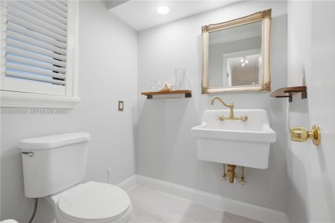 Condo in Hollywood, Florida, 3 bedrooms  № 2247897 - photo 10