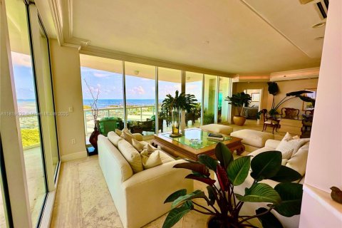 Condominio en alquiler en Miami, Florida, 3 dormitorios, 208.1 m2 № 1936310 - foto 16