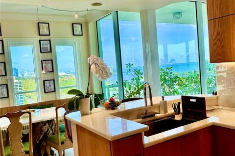 Condominio en alquiler en Miami, Florida, 3 dormitorios, 208.1 m2 № 1936310 - foto 11