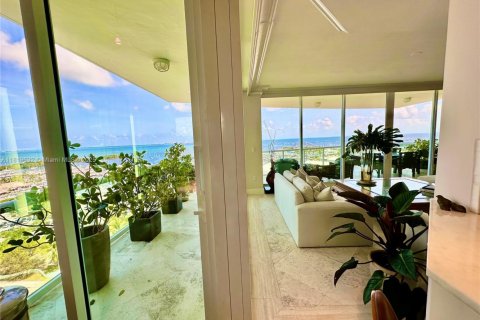Condominio en alquiler en Miami, Florida, 3 dormitorios, 208.1 m2 № 1936310 - foto 15