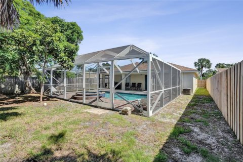 House in Lake Worth, Florida 3 bedrooms, 173.17 sq.m. № 1953728 - photo 15