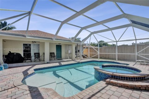 House in Lake Worth, Florida 3 bedrooms, 173.17 sq.m. № 1953728 - photo 13