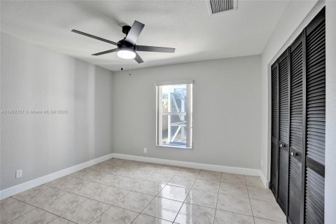 House in Lake Worth, Florida 3 bedrooms, 173.17 sq.m. № 1953728 - photo 8