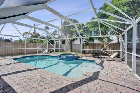 House in Lake Worth, Florida 3 bedrooms, 173.17 sq.m. № 1953728 - photo 14