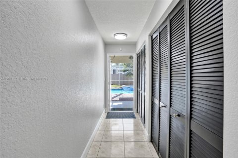 House in Lake Worth, Florida 3 bedrooms, 173.17 sq.m. № 1953728 - photo 11