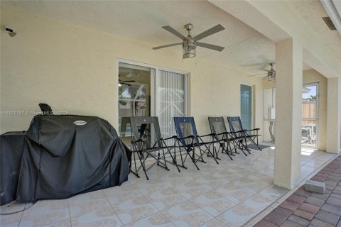 House in Lake Worth, Florida 3 bedrooms, 173.17 sq.m. № 1953728 - photo 12