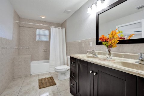 House in Lake Worth, Florida 3 bedrooms, 173.17 sq.m. № 1953728 - photo 7