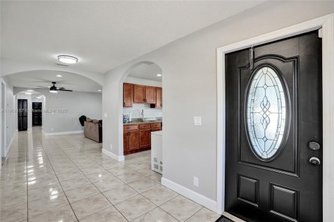 House in Lake Worth, Florida 3 bedrooms, 173.17 sq.m. № 1953728 - photo 2