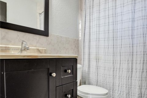 House in Lake Worth, Florida 3 bedrooms, 173.17 sq.m. № 1953728 - photo 10