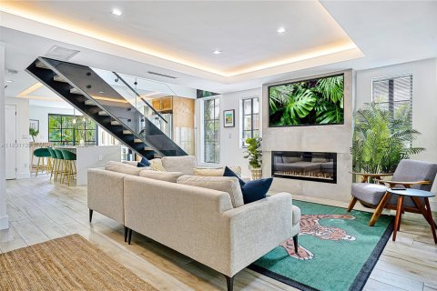 Купить виллу или дом в Майами, Флорида 6 спален, 255.11м2, № 1842871 - фото 1