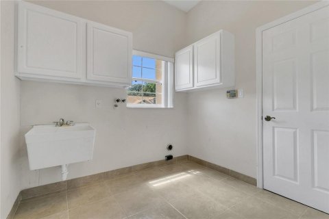 House in Eustis, Florida 4 bedrooms, 269.23 sq.m. № 1783498 - photo 15