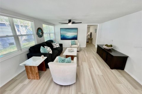 Casa en venta en Weeki Wachee, Florida, 2 dormitorios, 98.48 m2 № 1899578 - foto 20