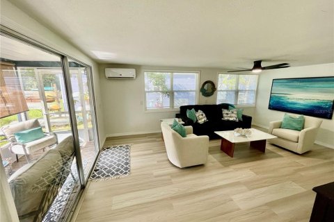 Casa en venta en Weeki Wachee, Florida, 2 dormitorios, 98.48 m2 № 1899578 - foto 14