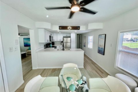 Casa en venta en Weeki Wachee, Florida, 2 dormitorios, 98.48 m2 № 1899578 - foto 12