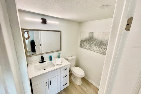 Casa en venta en Weeki Wachee, Florida, 2 dormitorios, 98.48 m2 № 1899578 - foto 7