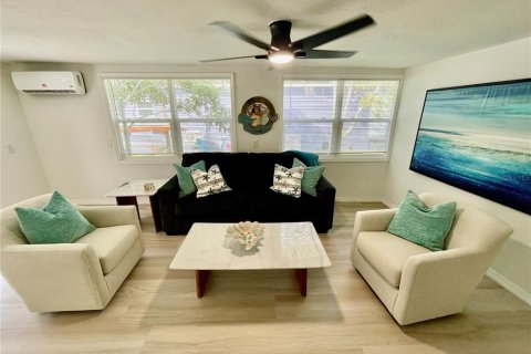 Casa en venta en Weeki Wachee, Florida, 2 dormitorios, 98.48 m2 № 1899578 - foto 16