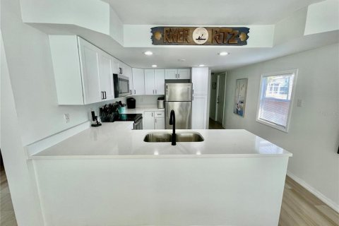 Casa en venta en Weeki Wachee, Florida, 2 dormitorios, 98.48 m2 № 1899578 - foto 15
