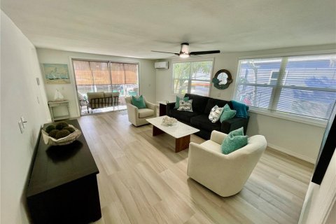 Casa en venta en Weeki Wachee, Florida, 2 dormitorios, 98.48 m2 № 1899578 - foto 13