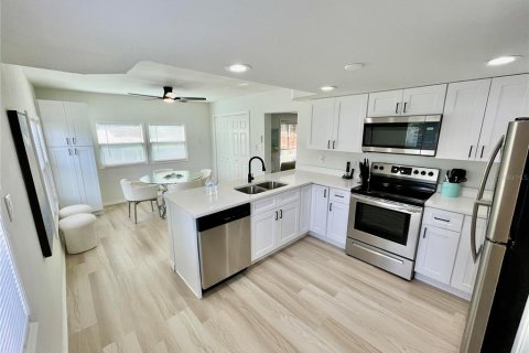 Casa en venta en Weeki Wachee, Florida, 2 dormitorios, 98.48 m2 № 1899578 - foto 17
