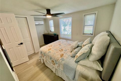 Casa en venta en Weeki Wachee, Florida, 2 dormitorios, 98.48 m2 № 1899578 - foto 3