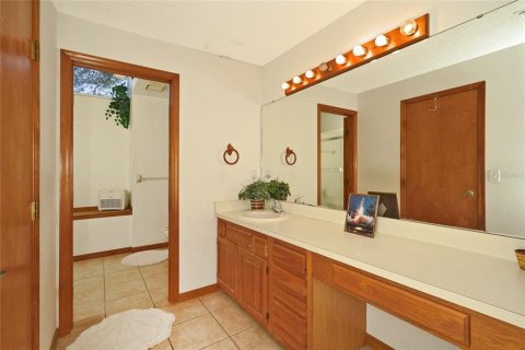 House in Merrit Island, Florida 3 bedrooms, 151.62 sq.m. № 1551987 - photo 13
