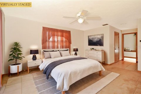 House in Merrit Island, Florida 3 bedrooms, 151.62 sq.m. № 1551987 - photo 10