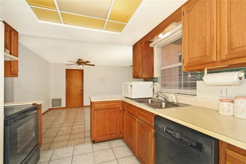 House in Merrit Island, Florida 3 bedrooms, 151.62 sq.m. № 1551987 - photo 16
