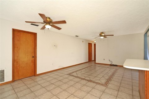 House in Merrit Island, Florida 3 bedrooms, 151.62 sq.m. № 1551987 - photo 21