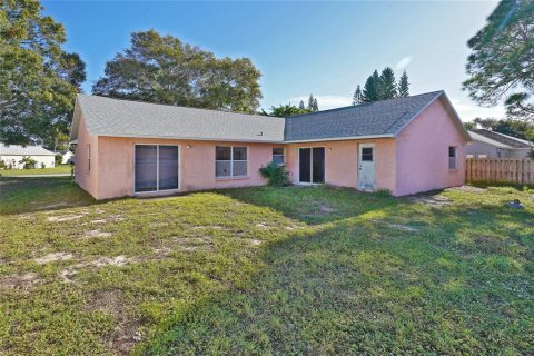 House in Merrit Island, Florida 3 bedrooms, 151.62 sq.m. № 1551987 - photo 30