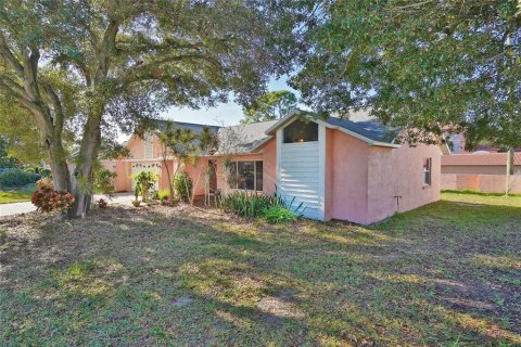 House in Merrit Island, Florida 3 bedrooms, 151.62 sq.m. № 1551987 - photo 1