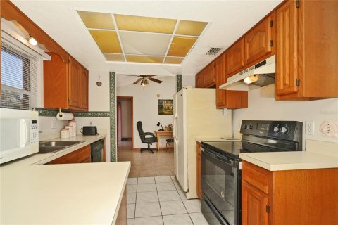 House in Merrit Island, Florida 3 bedrooms, 151.62 sq.m. № 1551987 - photo 18