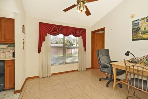 House in Merrit Island, Florida 3 bedrooms, 151.62 sq.m. № 1551987 - photo 9