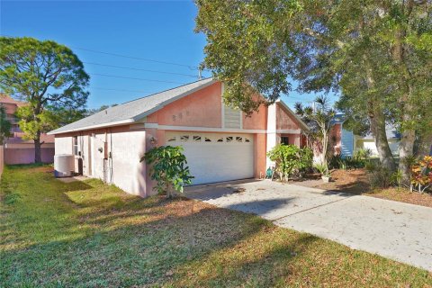 House in Merrit Island, Florida 3 bedrooms, 151.62 sq.m. № 1551987 - photo 3