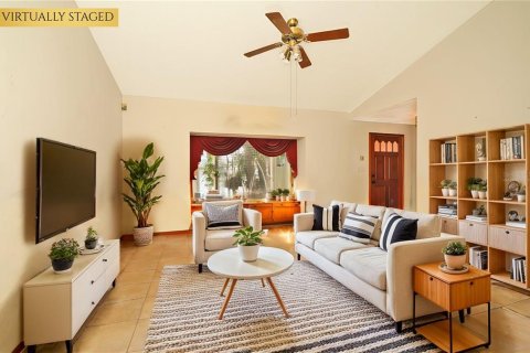 House in Merrit Island, Florida 3 bedrooms, 151.62 sq.m. № 1551987 - photo 6