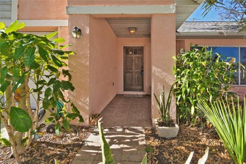 House in Merrit Island, Florida 3 bedrooms, 151.62 sq.m. № 1551987 - photo 4