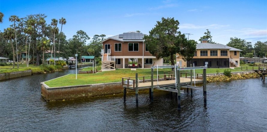 Casa en Yankeetown, Florida 3 dormitorios, 196.67 m2 № 1774682