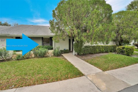 House in Coconut Creek, Florida 2 bedrooms, 122.63 sq.m. № 1865463 - photo 11