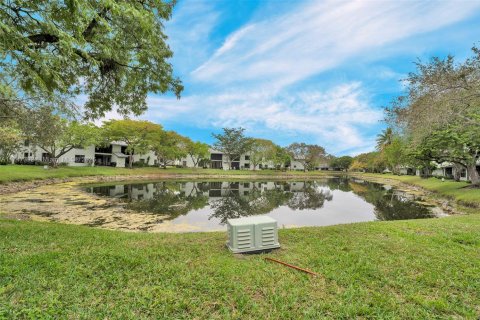 House in Coconut Creek, Florida 2 bedrooms, 122.63 sq.m. № 1865463 - photo 7