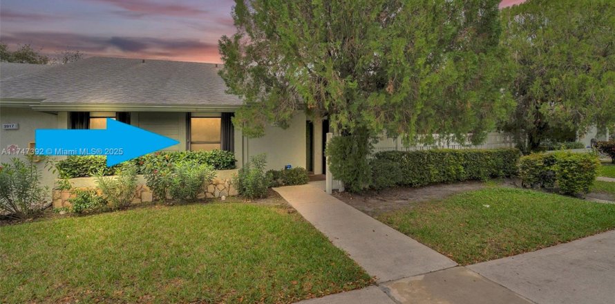 House in Coconut Creek, Florida 2 bedrooms, 122.63 sq.m. № 1865463