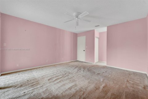 House in Coconut Creek, Florida 2 bedrooms, 122.63 sq.m. № 1865463 - photo 27