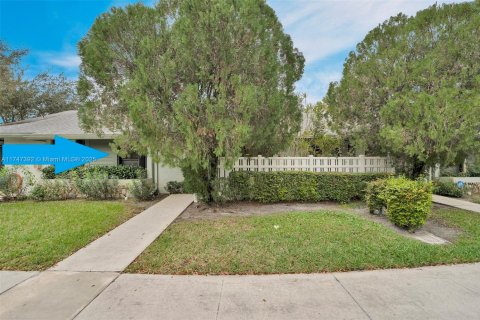 House in Coconut Creek, Florida 2 bedrooms, 122.63 sq.m. № 1865463 - photo 10