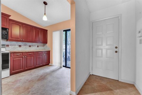 House in Coconut Creek, Florida 2 bedrooms, 122.63 sq.m. № 1865463 - photo 14