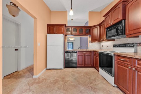 House in Coconut Creek, Florida 2 bedrooms, 122.63 sq.m. № 1865463 - photo 3