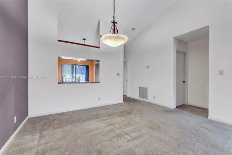 House in Coconut Creek, Florida 2 bedrooms, 122.63 sq.m. № 1865463 - photo 24