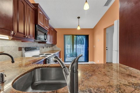 House in Coconut Creek, Florida 2 bedrooms, 122.63 sq.m. № 1865463 - photo 18