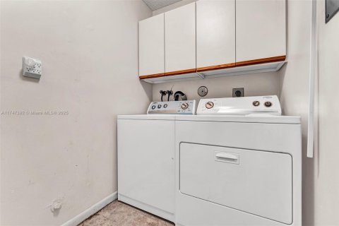 House in Coconut Creek, Florida 2 bedrooms, 122.63 sq.m. № 1865463 - photo 4