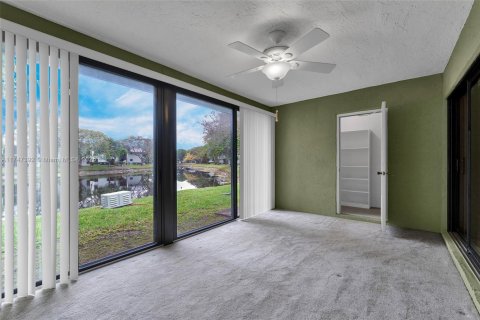 House in Coconut Creek, Florida 2 bedrooms, 122.63 sq.m. № 1865463 - photo 5