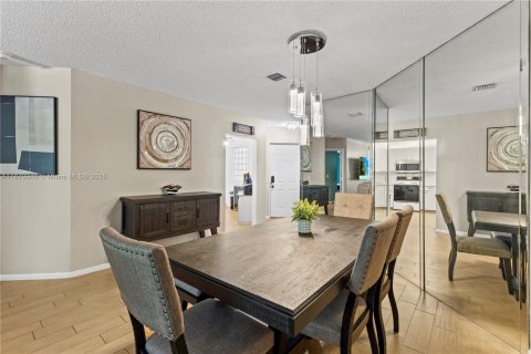 Condominio en venta en Coconut Creek, Florida, 3 dormitorios, 129.32 m2 № 1930761 - foto 1